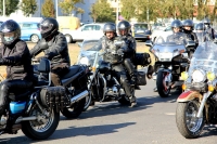 Zdjęcie: ZAKOŃCZENIE SEZONU MOTOCYKLOWEGO LESZNO 2015_wjazd na plac czII